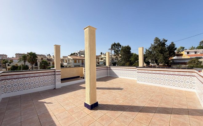 Resale - Town House -
Torrevieja - Miramar - Torre Del Moro