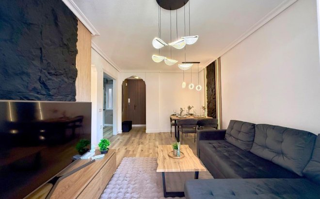 Resale - Apartment -
Torrevieja - Playa del Cura