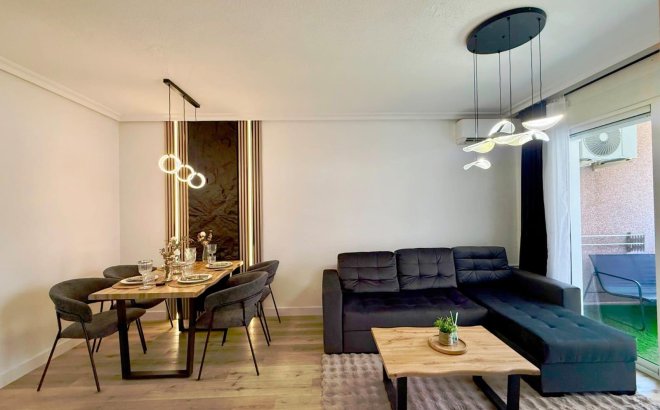 Resale - Apartment -
Torrevieja - Playa del Cura