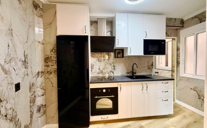 Resale - Apartment -
Torrevieja - Playa del Cura