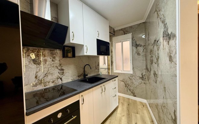 Resale - Apartment -
Torrevieja - Playa del Cura