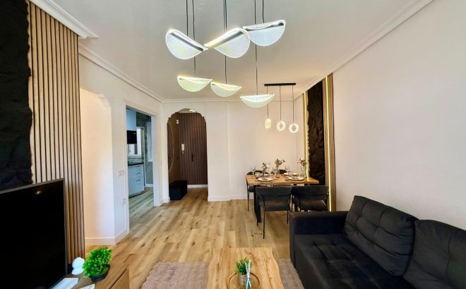Resale - Apartment -
Torrevieja - Playa del Cura
