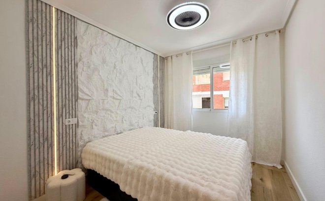 Resale - Apartment -
Torrevieja - Playa del Cura