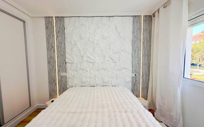 Resale - Apartment -
Torrevieja - Playa del Cura
