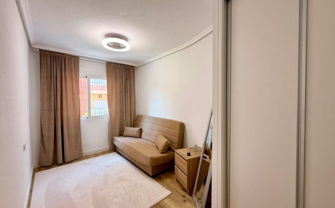 Resale - Apartment -
Torrevieja - Playa del Cura