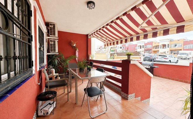 Resale - Bungalow -
Orihuela Costa - Los Altos