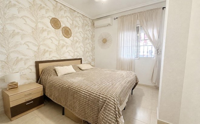 Resale - Bungalow -
Orihuela Costa - Los Altos