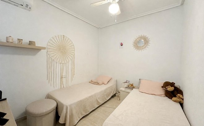 Resale - Bungalow -
Orihuela Costa - Los Altos