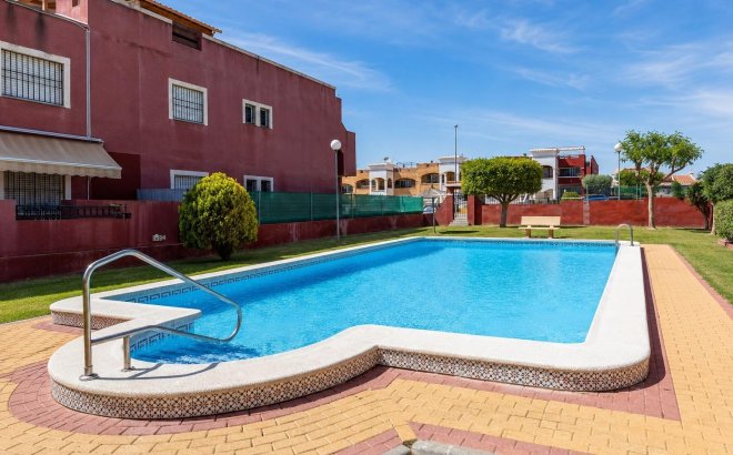Resale - Bungalow -
Orihuela Costa - Los Altos