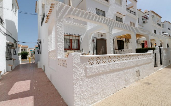 Resale - Bungalow -
Torrevieja - El Acequión - Los Náufragos
