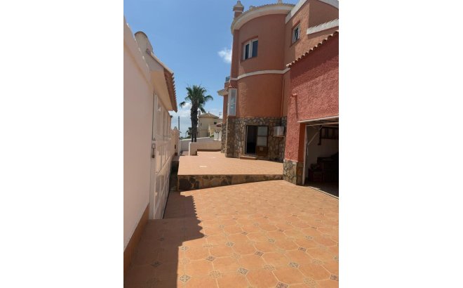 Resale - Villa -
Ciudad Quesada - Costa Blanca