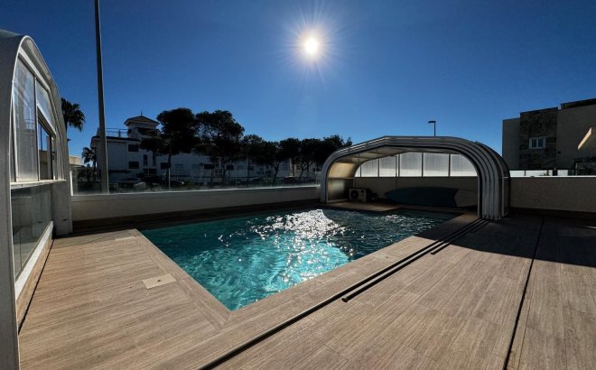 Resale - Villa -
Orihuela Costa - Campoamor