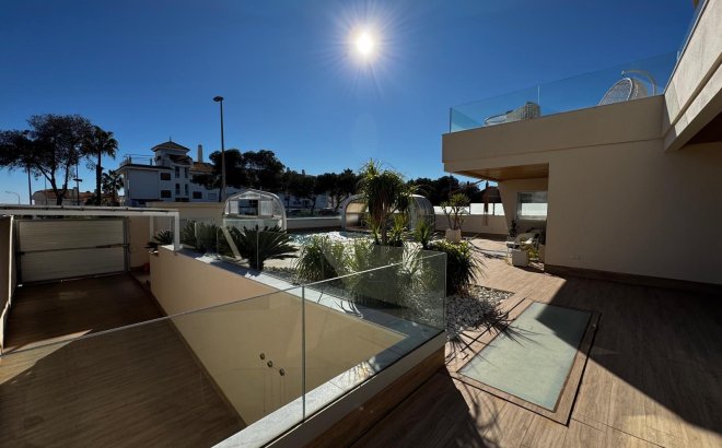 Resale - Villa -
Orihuela Costa - Campoamor