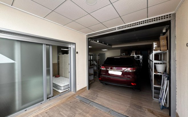 Resale - Villa -
Orihuela Costa - Campoamor