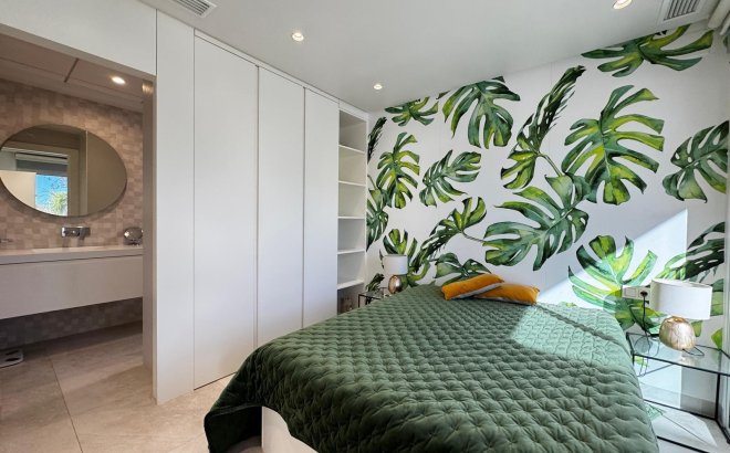 Resale - Villa -
Orihuela Costa - Campoamor
