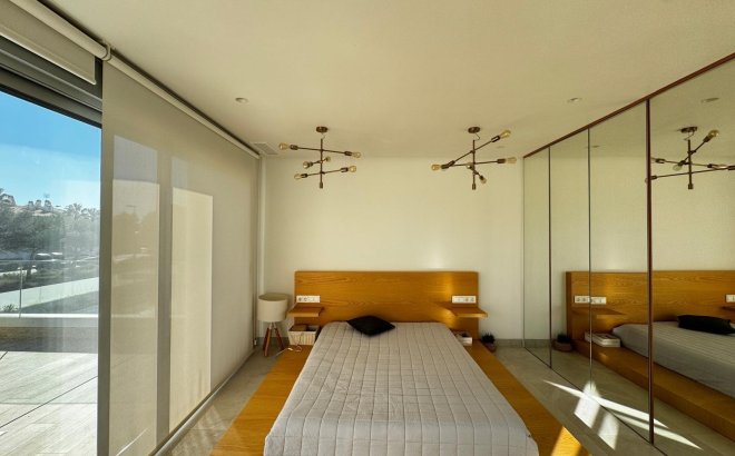 Resale - Villa -
Orihuela Costa - Campoamor