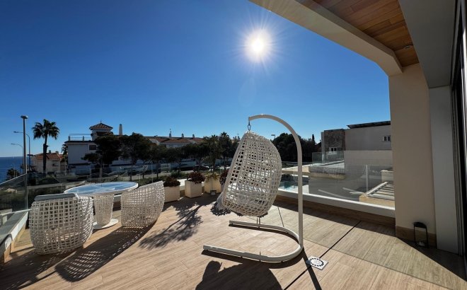 Resale - Villa -
Orihuela Costa - Campoamor