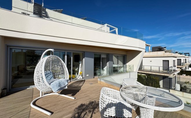 Resale - Villa -
Orihuela Costa - Campoamor