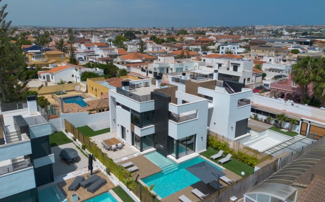 Resale - Villa -
Torrevieja - Torreta Florida