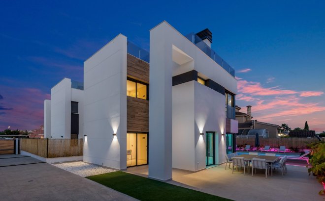 Resale - Villa -
Torrevieja - Torreta Florida