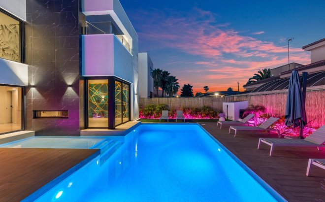 Resale - Villa -
Torrevieja - Torreta Florida
