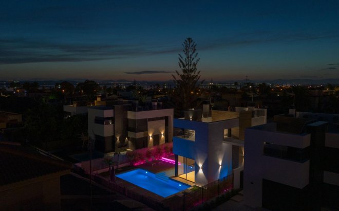 Resale - Villa -
Torrevieja - Torreta Florida