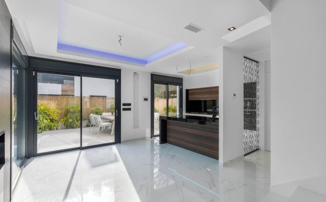 Resale - Villa -
Torrevieja - Torreta Florida