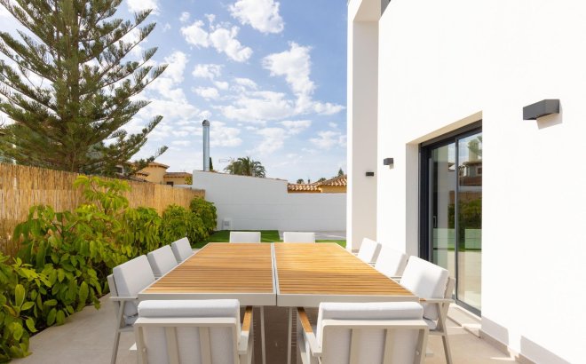 Resale - Villa -
Torrevieja - Torreta Florida