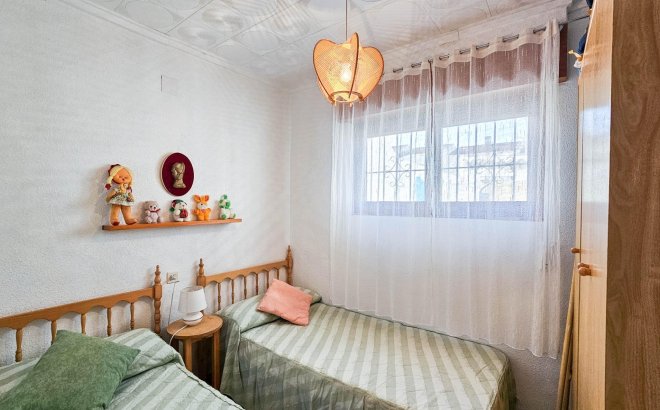 Resale - Bungalow -
Torrevieja - Torretas