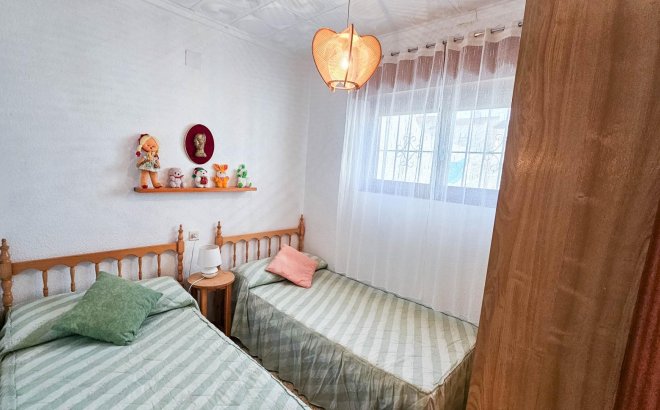 Resale - Bungalow -
Torrevieja - Torretas