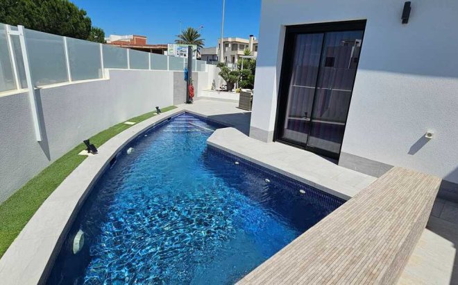 Resale - Villa -
Los Montesinos - Costa Blanca