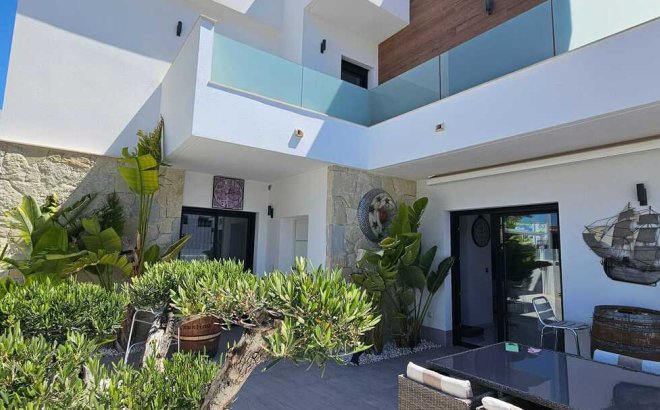 Resale - Villa -
Los Montesinos - Costa Blanca