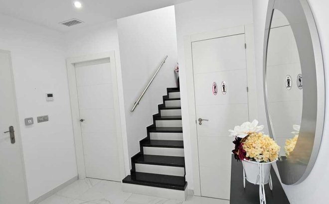 Resale - Villa -
Los Montesinos - Costa Blanca