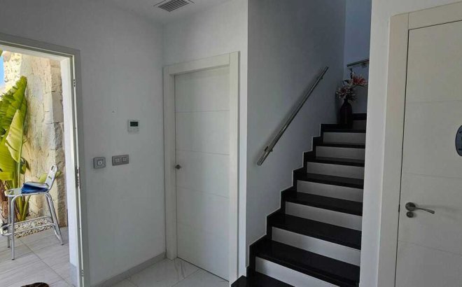 Resale - Villa -
Los Montesinos - Costa Blanca
