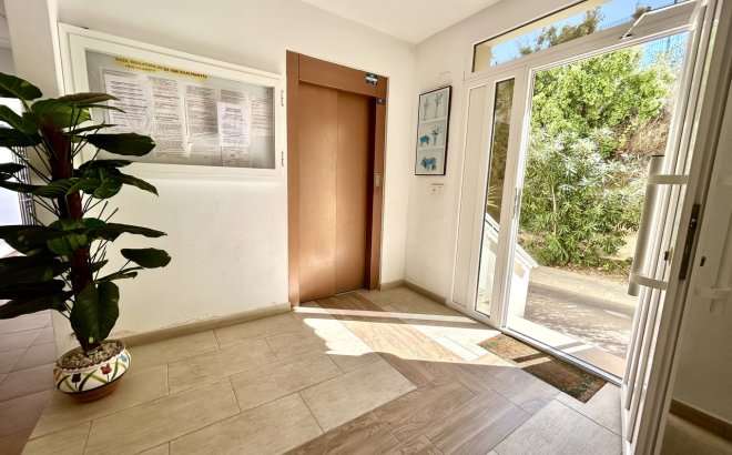 Resale - Apartment -
Villamartin - Costa Blanca
