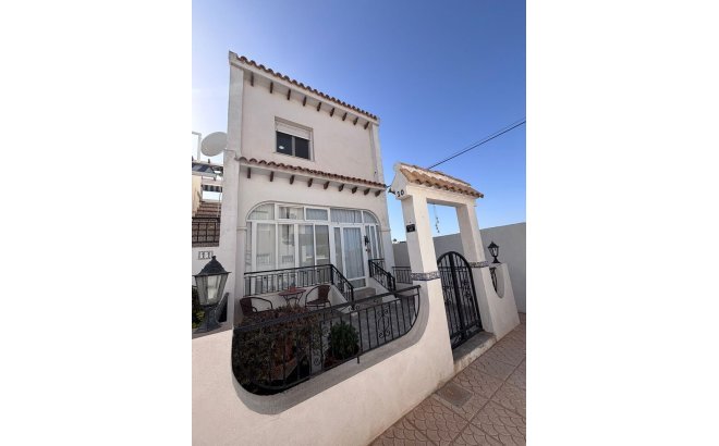 Revente - Town House -
Villamartin - Costa Blanca