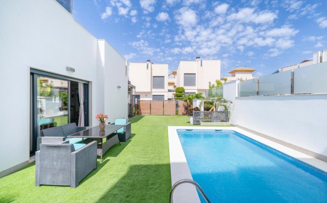 Resale - Villa -
Torrevieja - Costa Blanca
