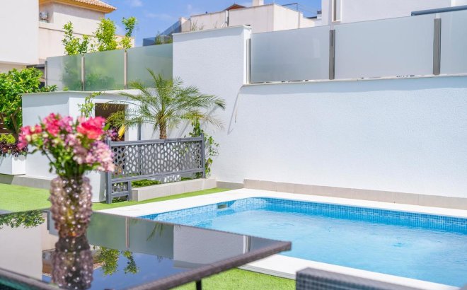 Resale - Villa -
Torrevieja - Costa Blanca