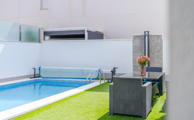 Resale - Villa -
Torrevieja - Costa Blanca