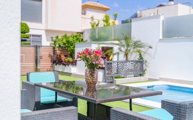 Resale - Villa -
Torrevieja - Costa Blanca