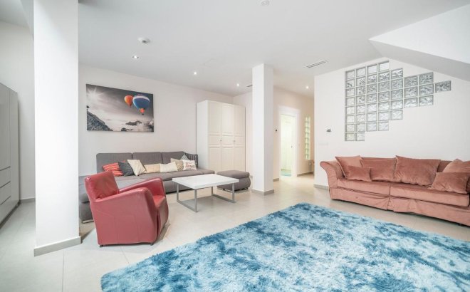 Resale - Villa -
Torrevieja - Costa Blanca