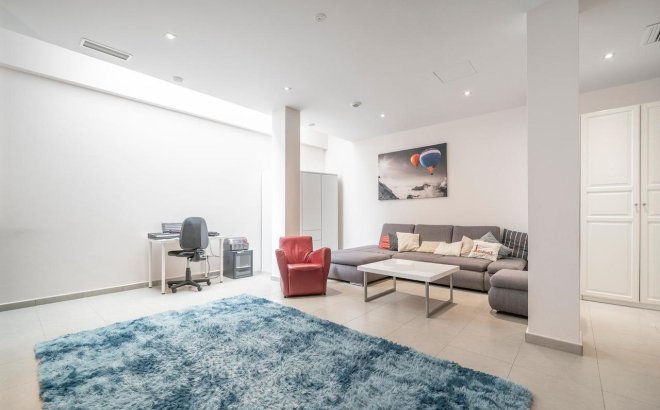 Resale - Villa -
Torrevieja - Costa Blanca