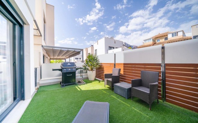 Resale - Villa -
Torrevieja - Costa Blanca