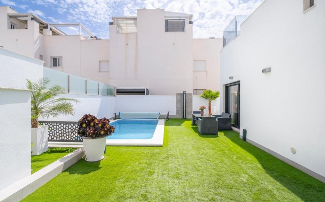 Resale - Villa -
Torrevieja - Costa Blanca