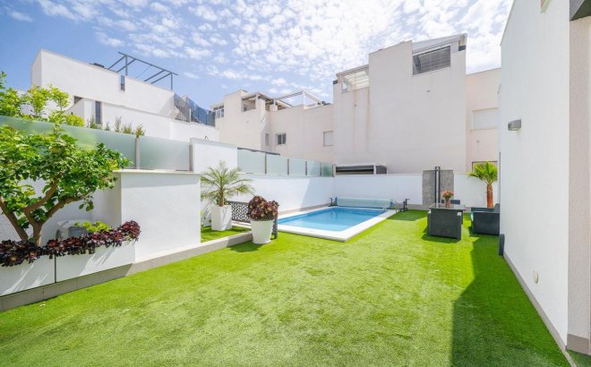 Resale - Villa -
Torrevieja - Costa Blanca