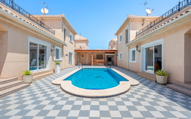 Resale - Villa -
Torre de la Horadada - Costa Blanca