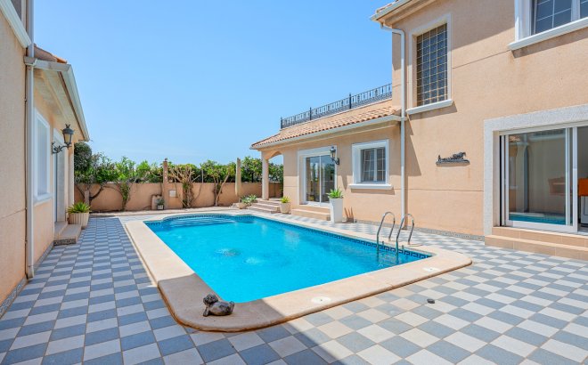 Resale - Villa -
Torre de la Horadada - Costa Blanca