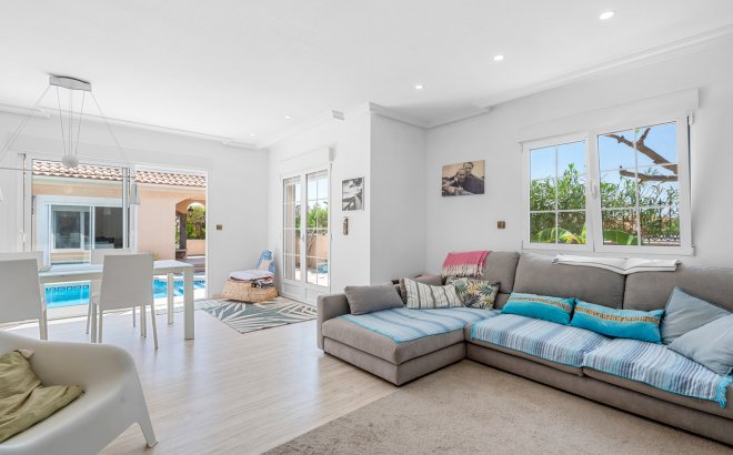 Resale - Villa -
Torre de la Horadada - Costa Blanca