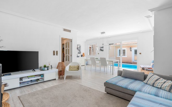 Resale - Villa -
Torre de la Horadada - Costa Blanca