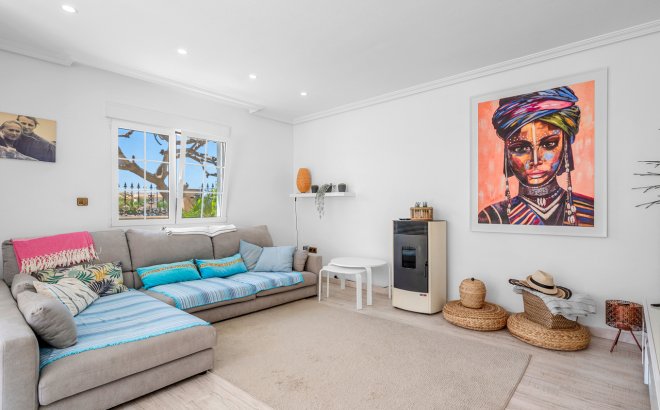 Resale - Villa -
Torre de la Horadada - Costa Blanca
